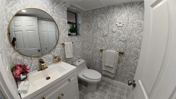 $124,500 | 10303 Sunrise Lakes Boulevard, Unit 211, Sunrise, FL 33322