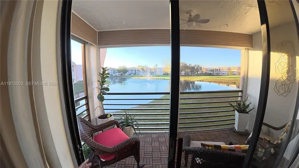 $124,500 | 10303 Sunrise Lakes Boulevard, Unit 211, Sunrise, FL 33322