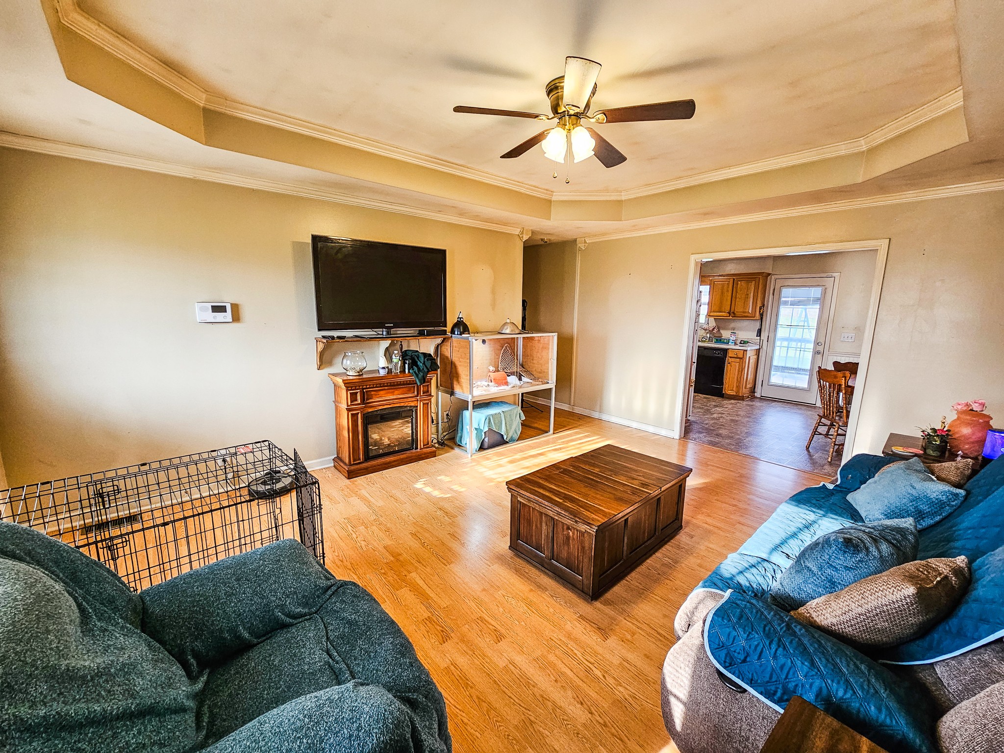 1135 County Line Road Bell Buckle, TN 37020 - Photo 5 of 16 a living room with furniture and a flat screen tv