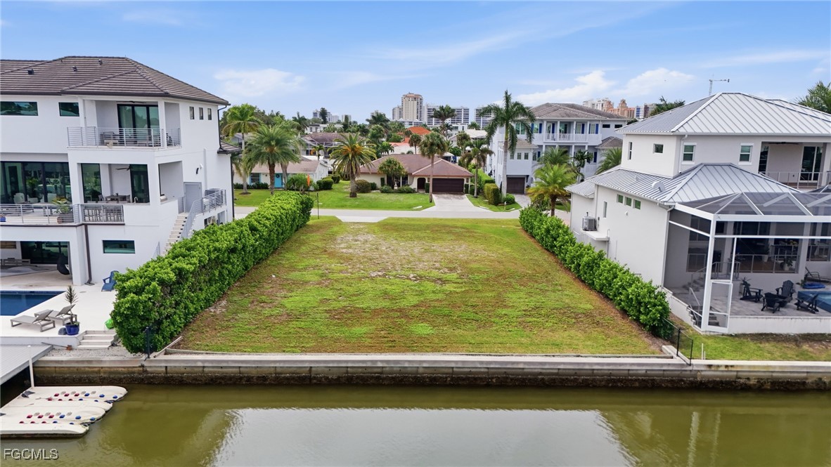 469 Trade Winds Avenue Naples, FL 34108 - Photo 15 of 24