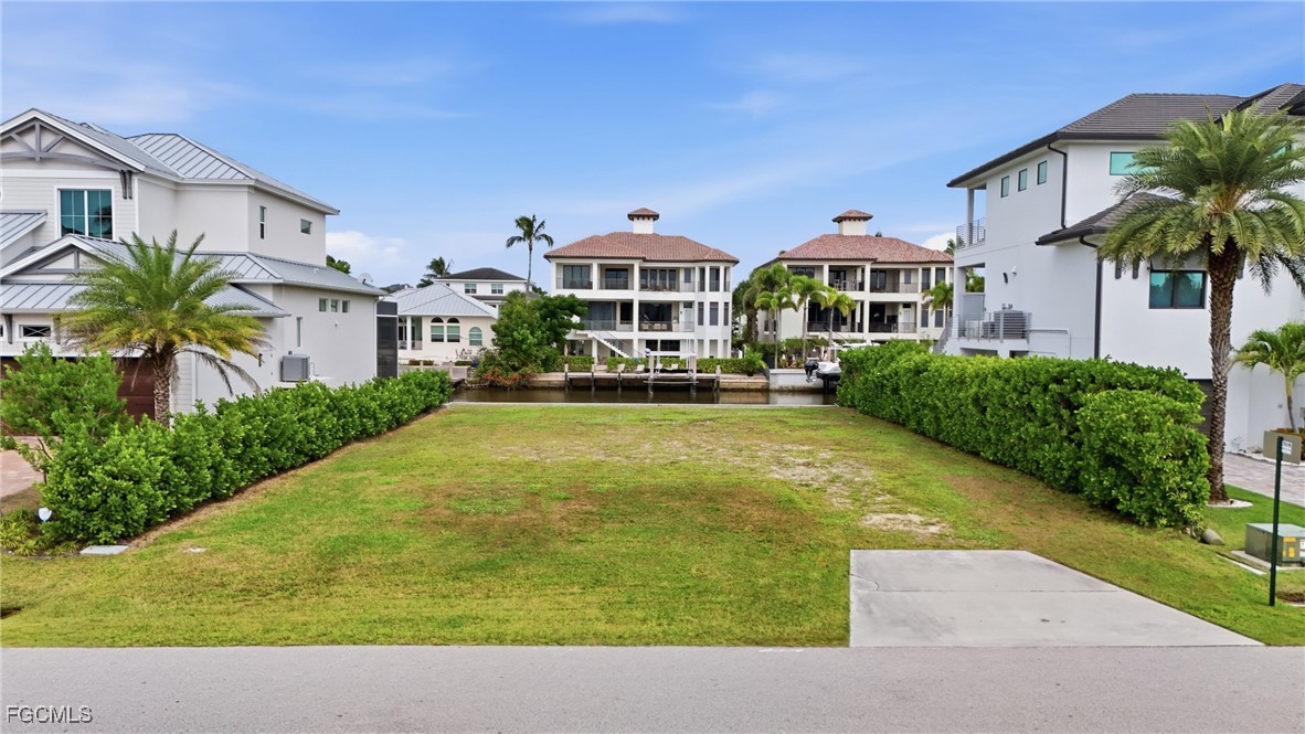 469 Trade Winds Avenue Naples, FL 34108 - Photo 3 of 24