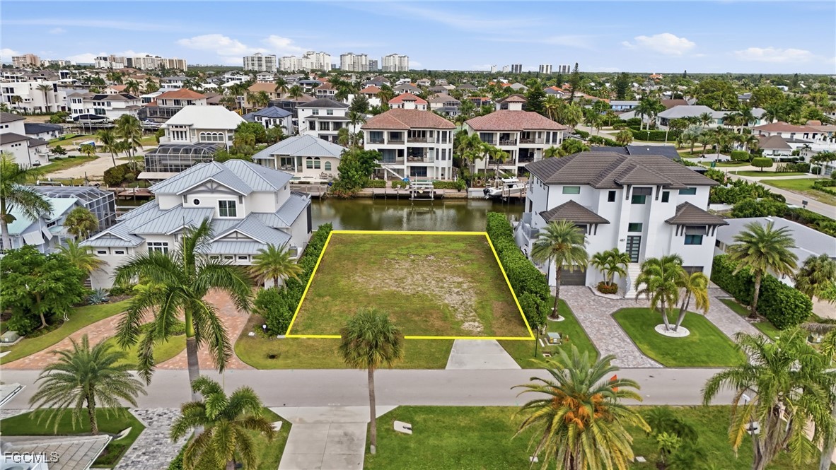 469 Trade Winds Avenue Naples, FL 34108 - Photo 6 of 24