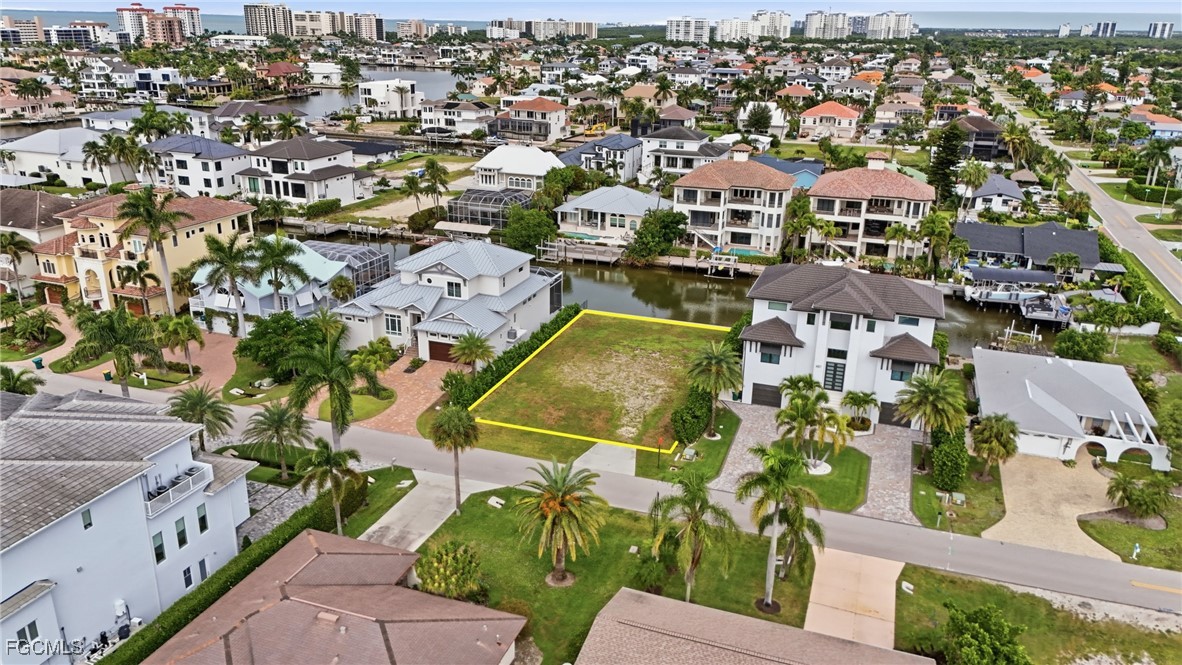 469 Trade Winds Avenue Naples, FL 34108 - Photo 10 of 24