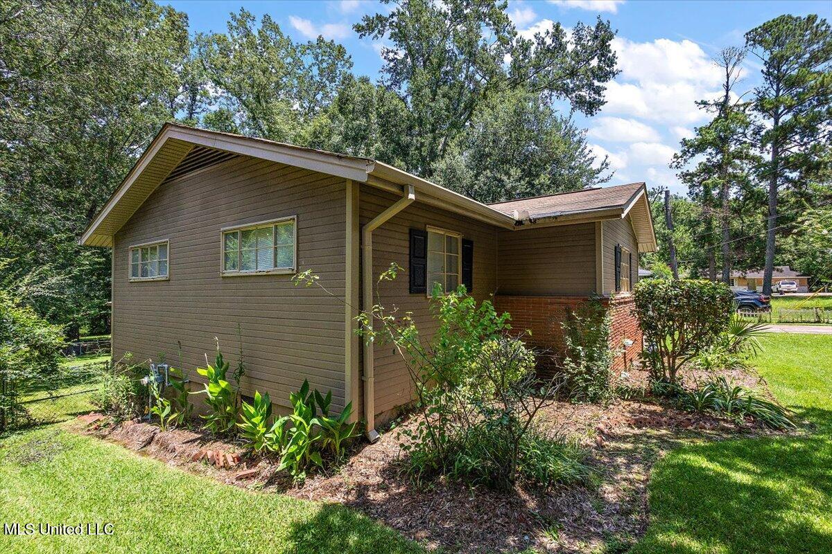 216 Pine Ridge Road Jackson, MS 39206 - Photo 2 of 22 02-3HTP1693