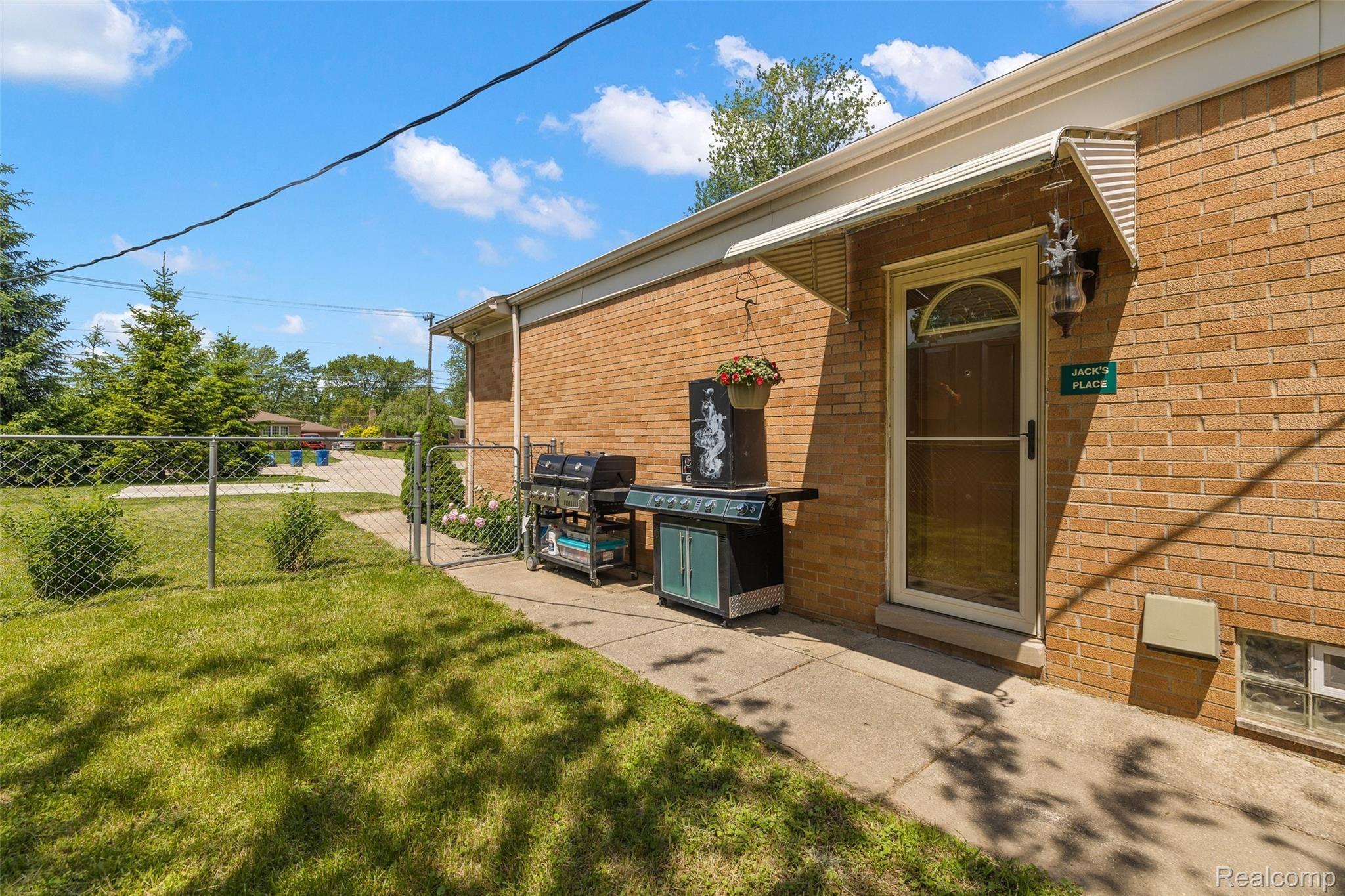 31588 Hayes Road Fraser, MI 48026 - Photo 16 of 58 31588 Hayes-14.jpg