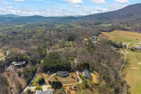 $325,000 | 300 Small Pond Drive, Cleveland, GA 30528