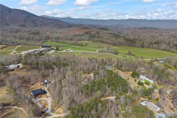 $325,000 | 300 Small Pond Drive, Cleveland, GA 30528