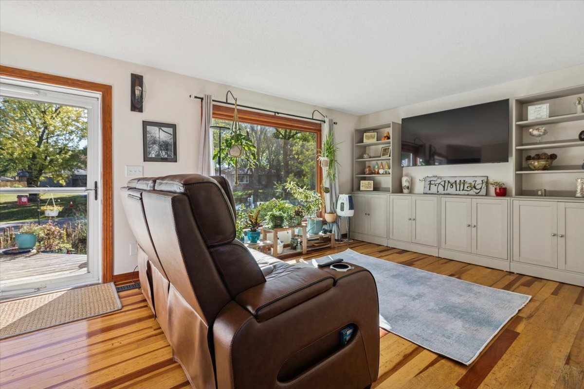 12641 Willow Lane Genoa, IL 60135 - Photo 8 of 29 a living room with furniture and a flat screen tv