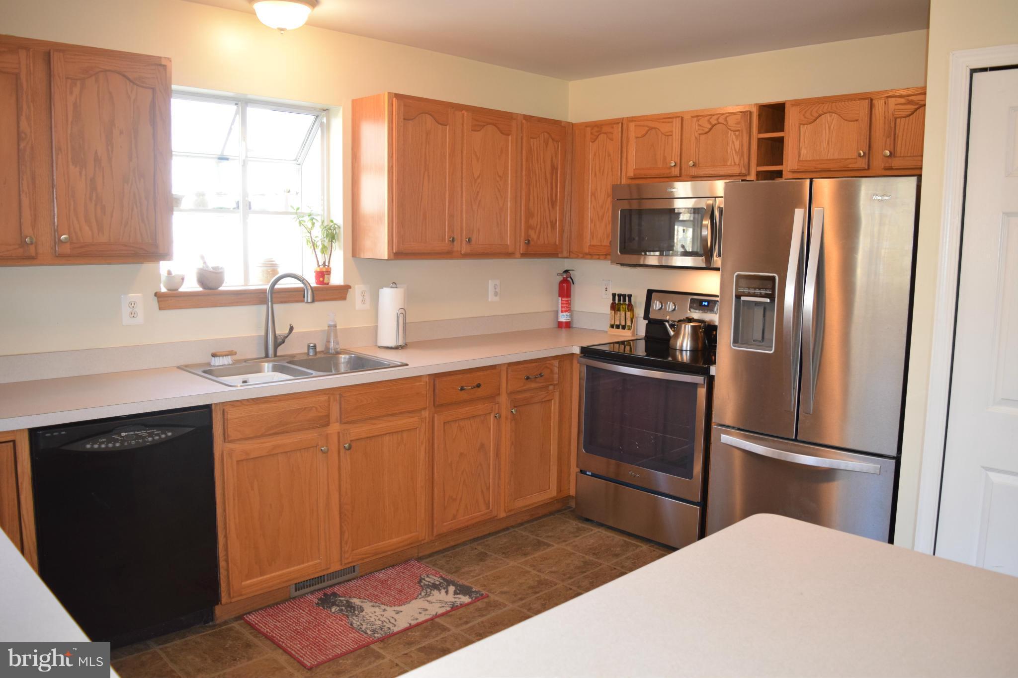 920 Williams Cove Edgewater, MD 21037 - Photo 7 of 30 Lg.Kitchen w/S/S appl. Lots of cabinets & counter