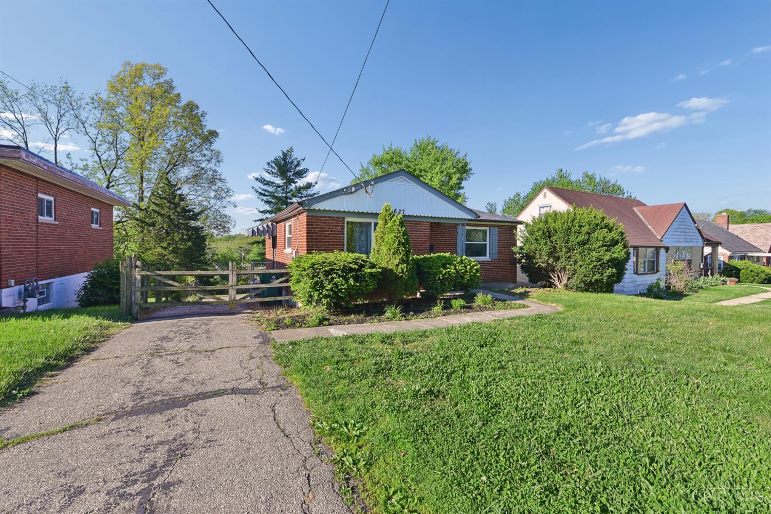 627 Roebling Road Cincinnati, OH 45238 - Photo 4 of 53