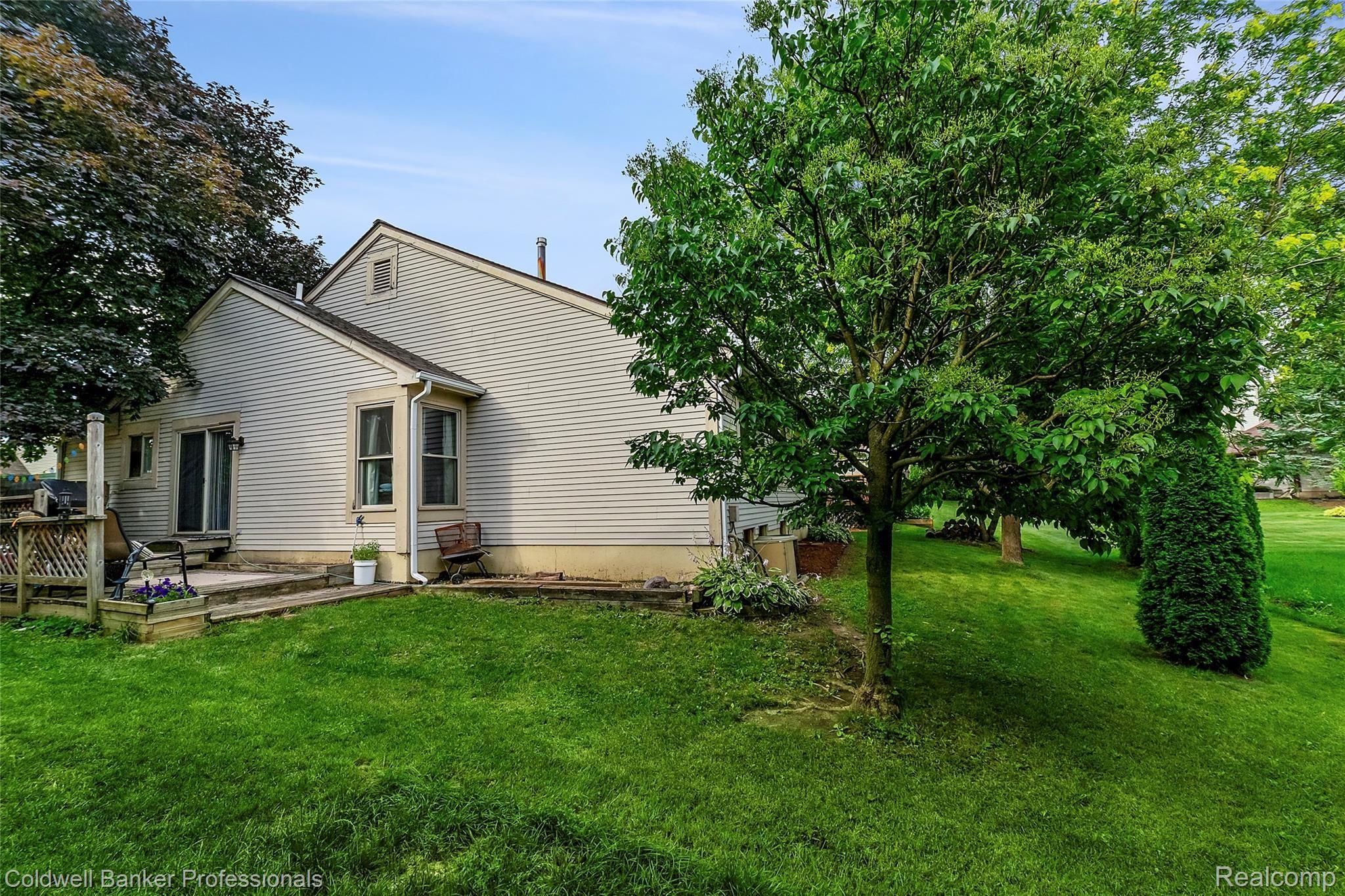 1500 Colony Drive Rochester, MI 48307 - Photo 24 of 30 023-photo--7320299.jpg