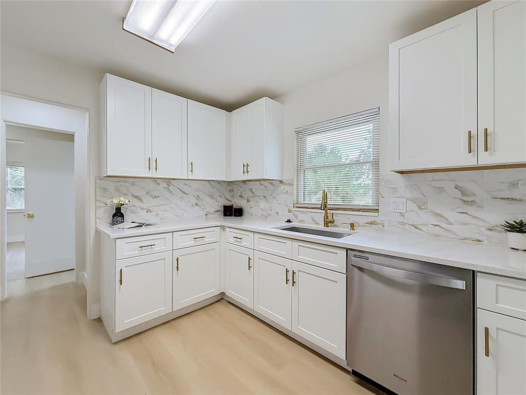 516 South Exeter Street Eustis, FL 32726 - Photo 12 of 68