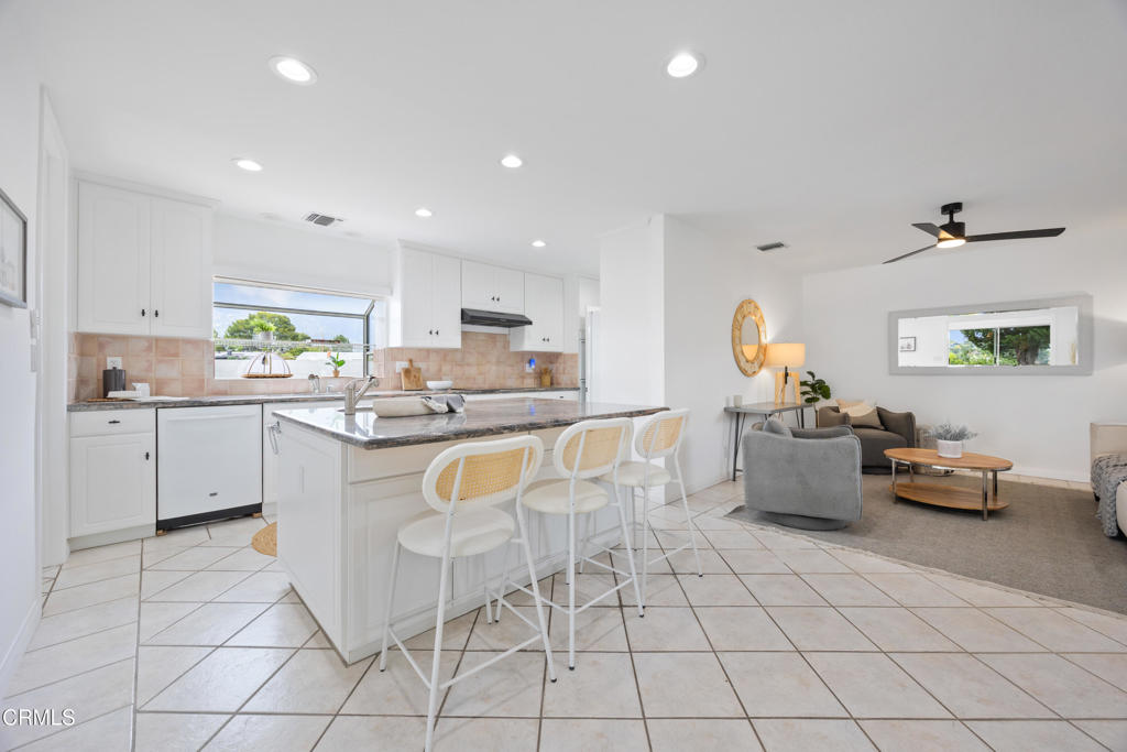 7015 Charrick Place Tujunga, CA 91042 - Photo 12 of 41 7015 Charrick-12