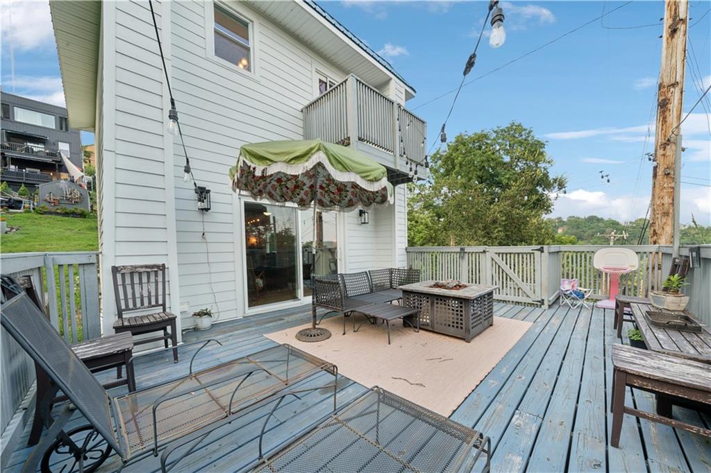 154 Henderson Street Pittsburgh, PA 15212 - Photo 27 of 31 a view of a roof deck with table and chairs with wooden floor and fence