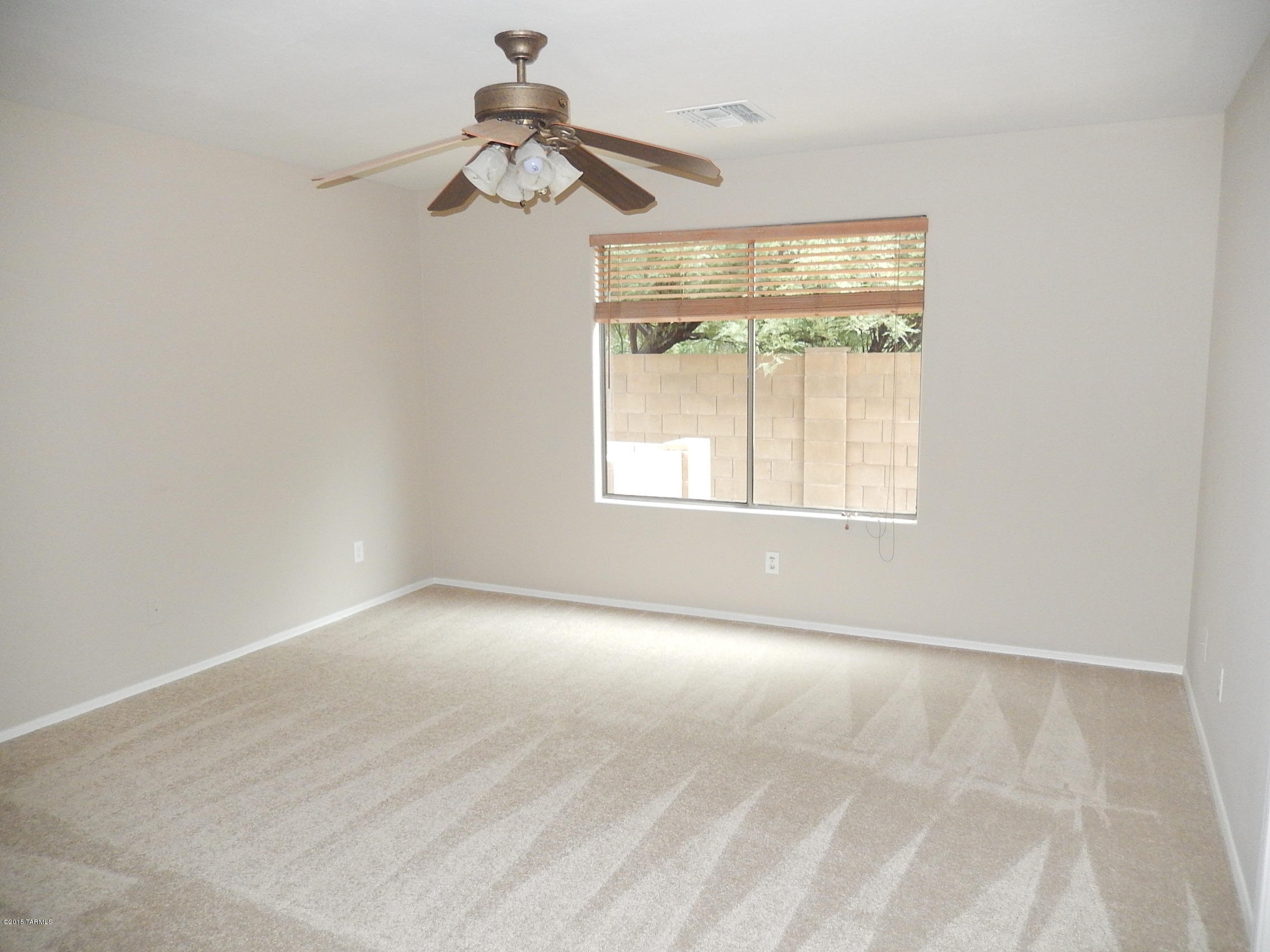 8373 East Sarnoff Ridge Loop Tucson, AZ 85710 - Photo 6 of 14