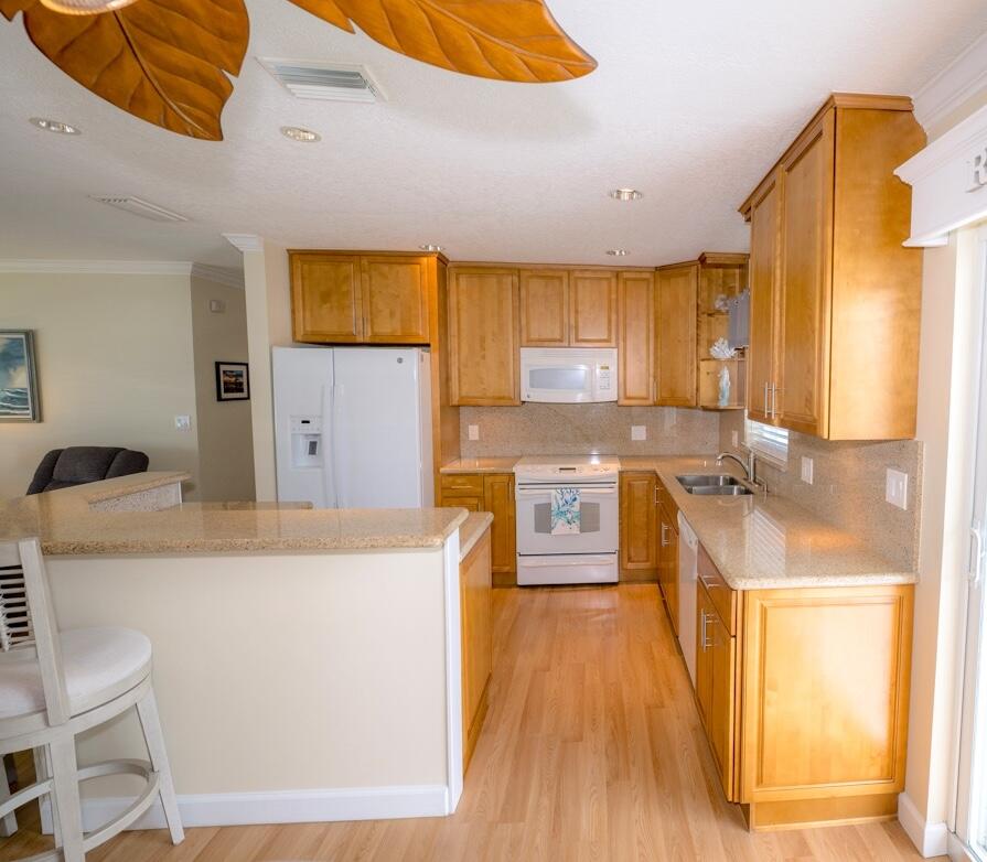 40 High Point Road, Unit 703 Tavernier, FL 33070 - Photo 7 of 32 Kitchen