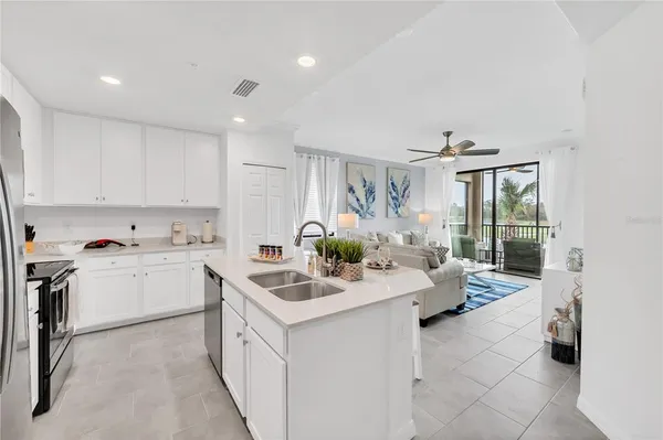 $2,300 | 18114 Gawthrop Drive, Unit 201, Lakewood Ranch, FL 34211