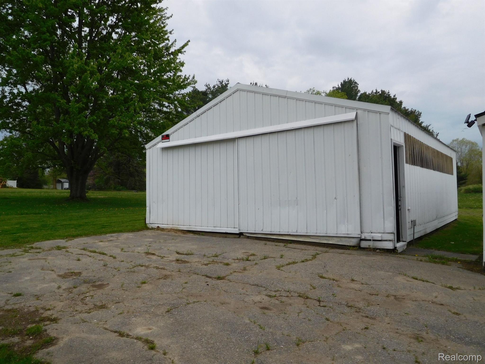 32x24 pole barn with electric