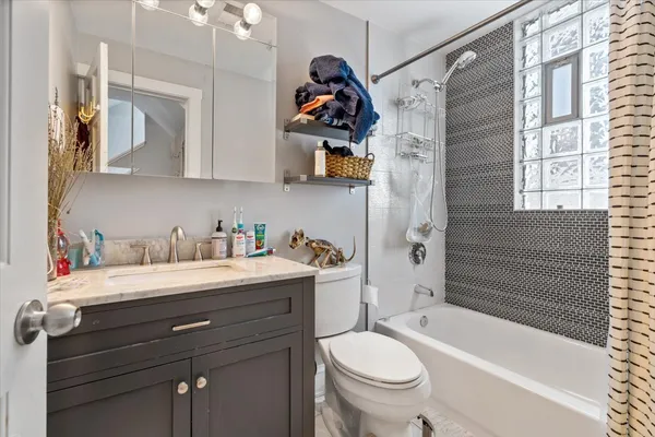 $1,249,900 | 2156 West Belle Plaine Avenue, Chicago, IL 60618