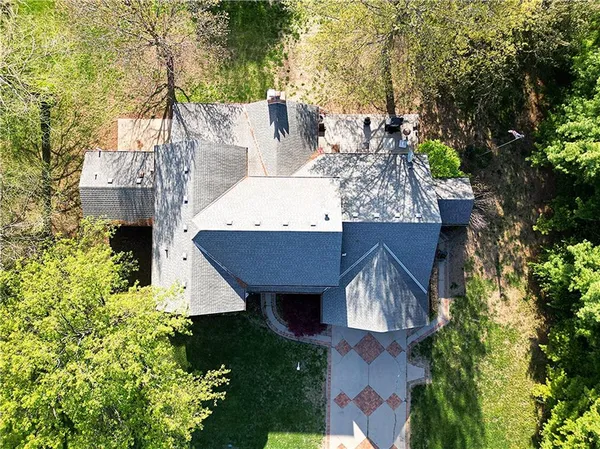 $620,000 | 1502 Hillcrest Court, Atchison, KS 66002