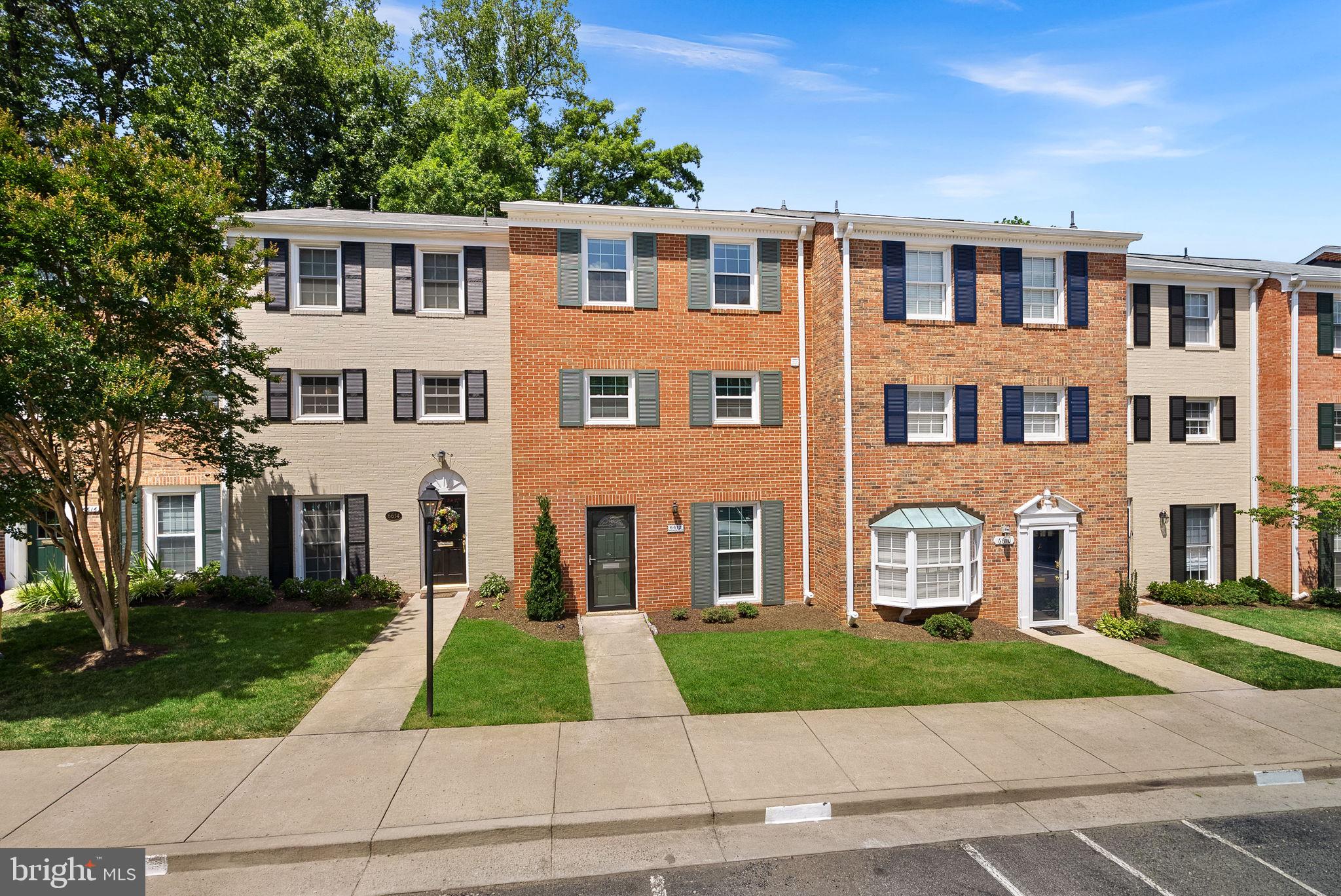 6612 Burlington Place Springfield, VA 22152 - Photo 4 of 54