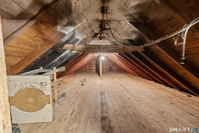 a view of utility room