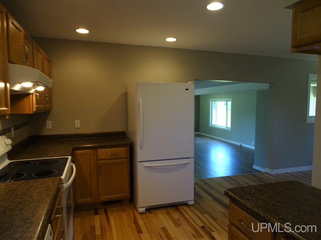 N21428 W Road Niagara, WI 54151 - Photo 6 of 19