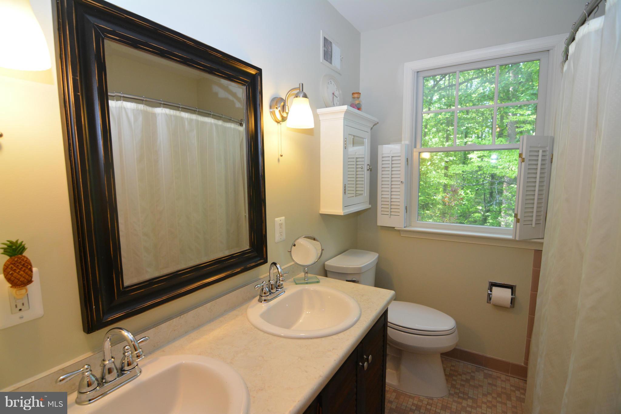526 Epping Forest Road Annapolis, MD 21401 - Photo 18 of 30 Hall Bath on Upper Level