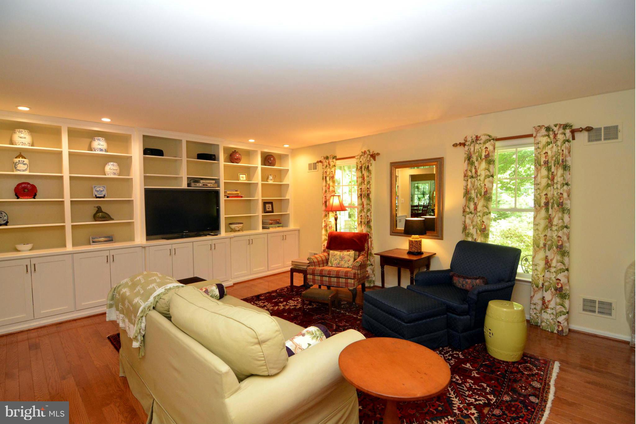 526 Epping Forest Road Annapolis, MD 21401 - Photo 3 of 30 Living Room