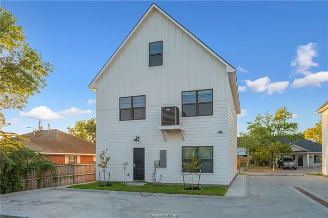 $4,200 | 264 Richards Street, College Station, TX 77840