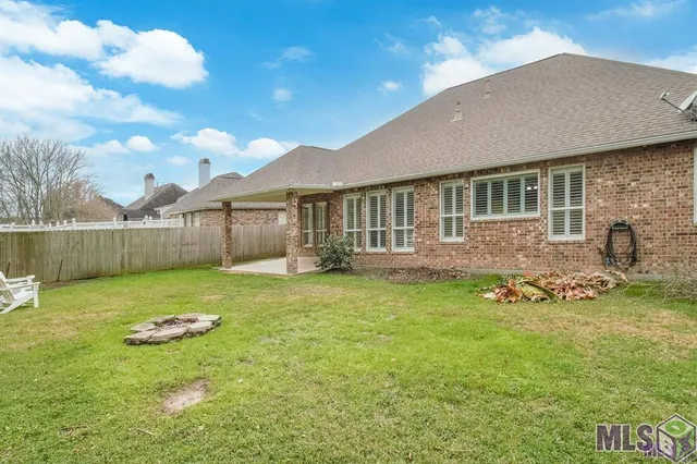 $2,400 | 712 Troutbeck Drive, Baton Rouge, LA 70810