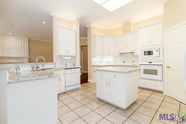 $2,400 | 712 Troutbeck Drive, Baton Rouge, LA 70810