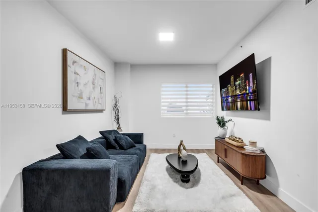 $2,700 | 3728 Northwest 19th Avenue, Unit 304, Miami, FL 33142