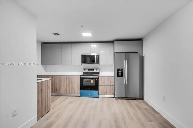 $2,700 | 3728 Northwest 19th Avenue, Unit 304, Miami, FL 33142