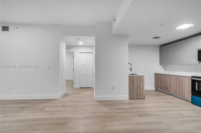 $2,700 | 3728 Northwest 19th Avenue, Unit 304, Miami, FL 33142