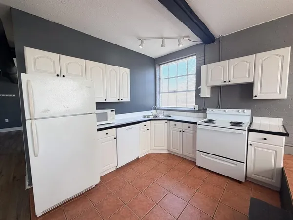 $1,150 | 1300 West Main Street, Unit 202, Waxahachie, TX 75165