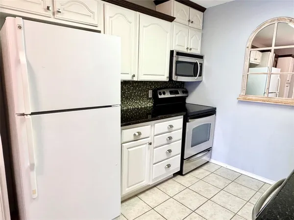 $1,695 | 4014 Ridglea Country Club Drive, Unit 407, Fort Worth, TX 76126