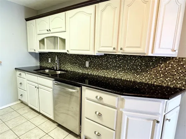 $1,695 | 4014 Ridglea Country Club Drive, Unit 407, Fort Worth, TX 76126