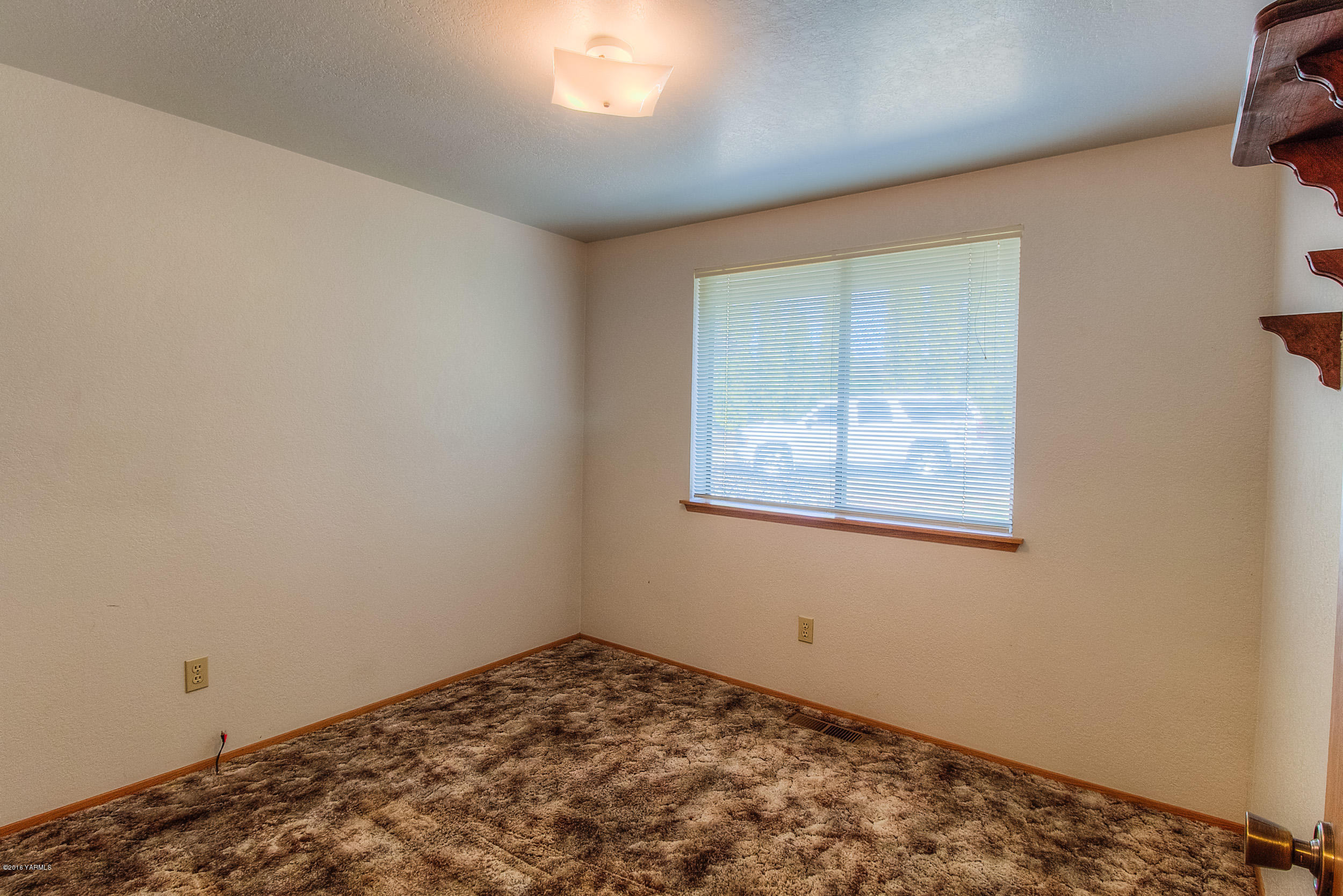 132 Faucher Road Yakima, WA 98901 - Photo 12 of 23 Second Bedroom