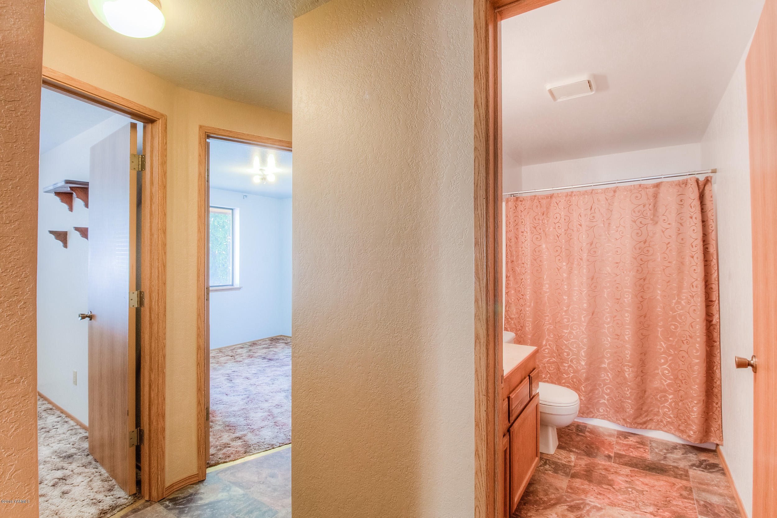 132 Faucher Road Yakima, WA 98901 - Photo 14 of 23 Hallway