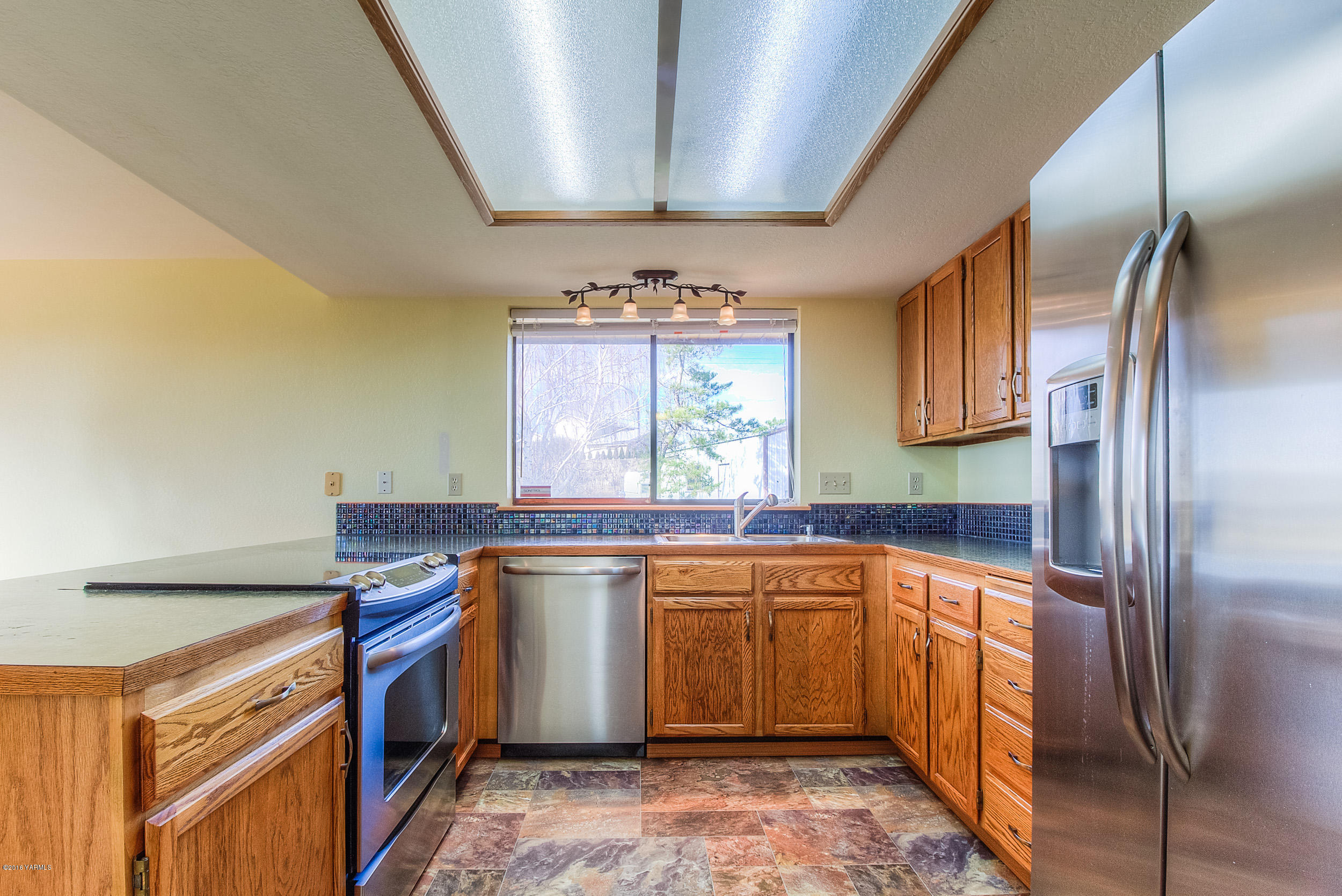 132 Faucher Road Yakima, WA 98901 - Photo 16 of 23 Kitchen