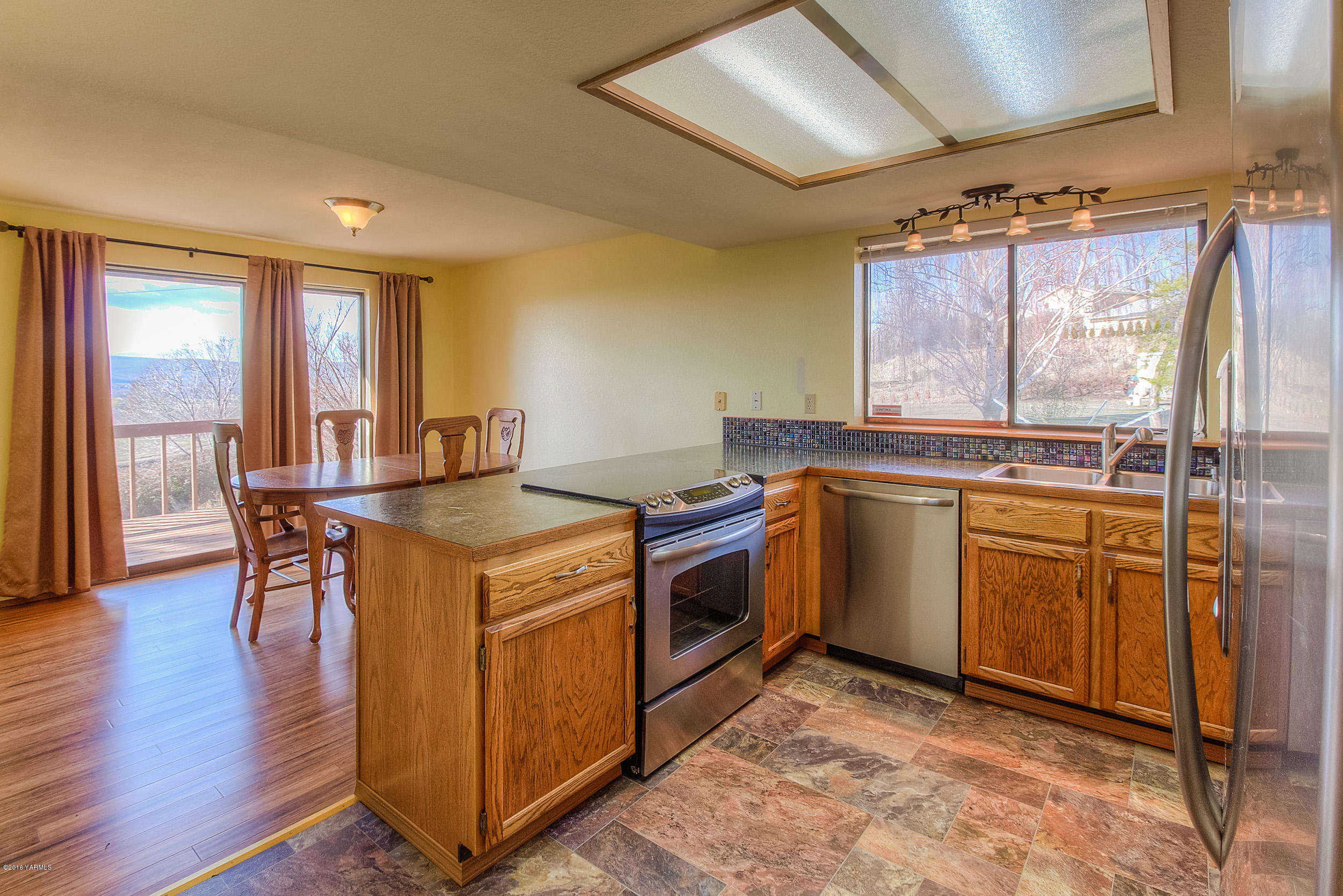 132 Faucher Road Yakima, WA 98901 - Photo 3 of 23 Kitchen