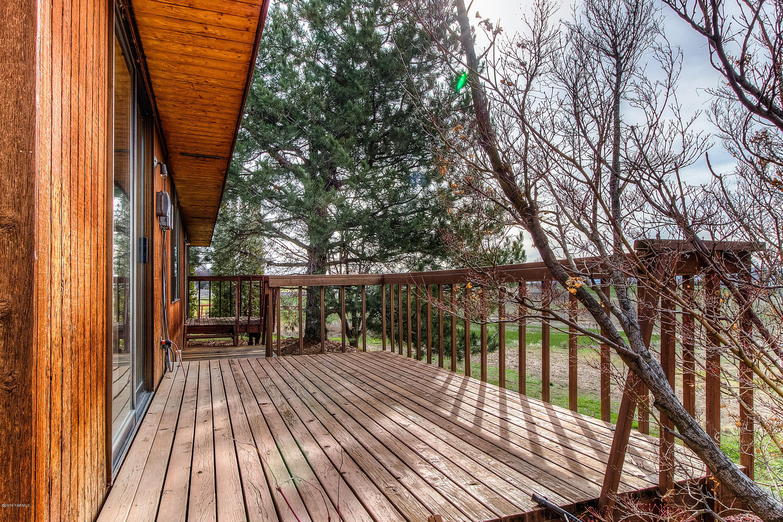 132 Faucher Road Yakima, WA 98901 - Photo 22 of 23 Back Deck