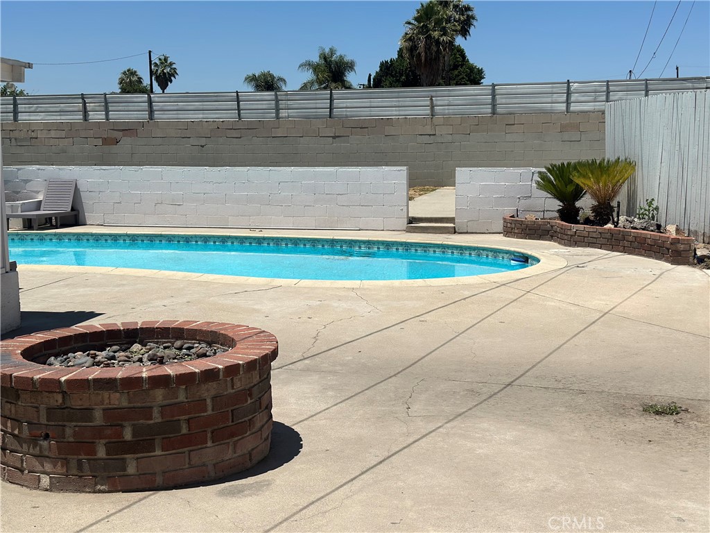 114 South Acacia Avenue Rialto, CA 92376 - Photo 20 of 27 another view of the fire pt and concrete areas