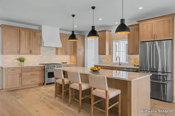 $995,000 | 897 Falls Road, Shelburne, VT 05482