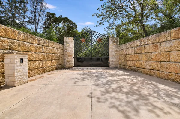 $788,500 | 2187 Highway 290 East, McDade, TX 78650