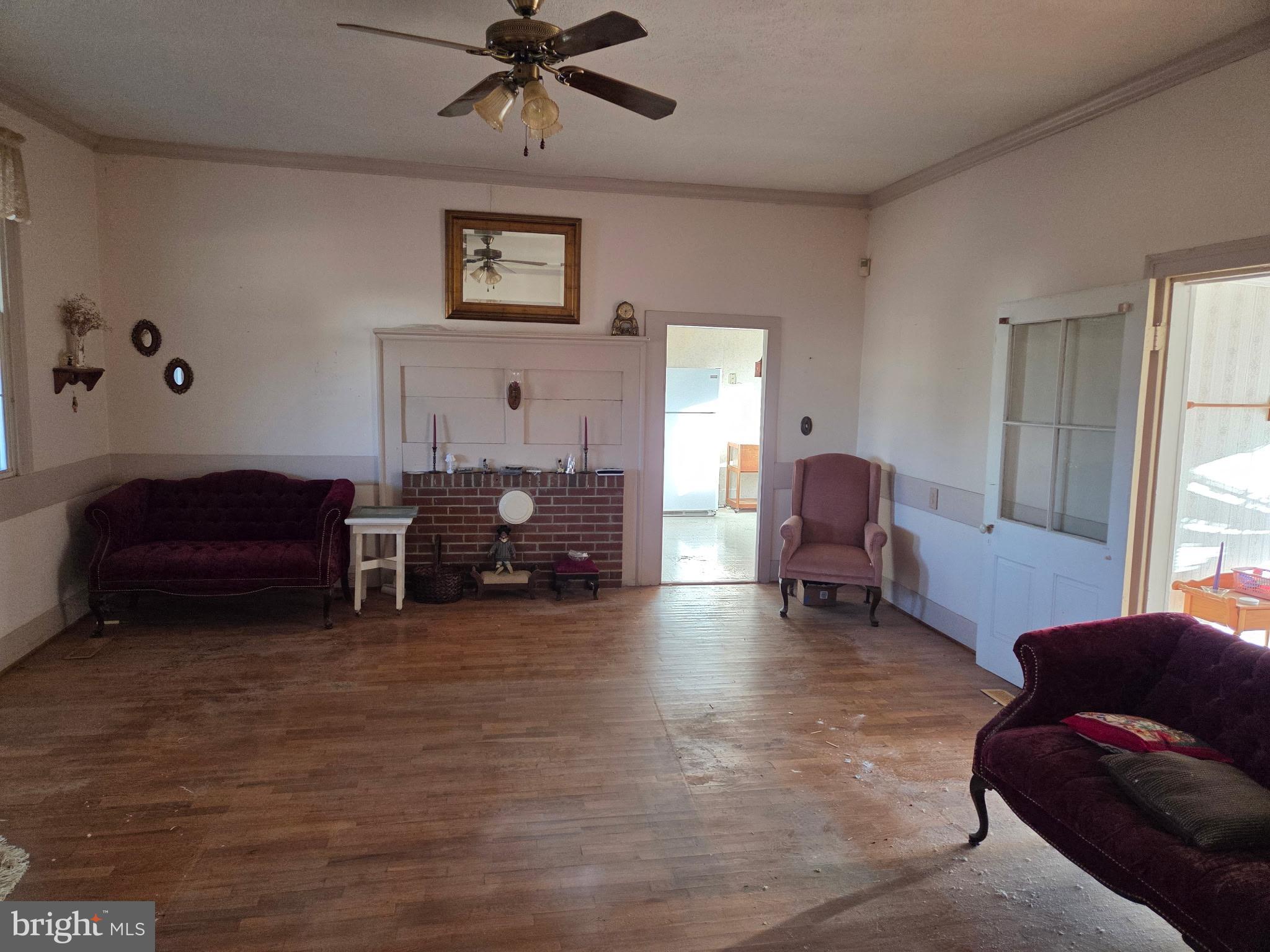 32181 Monroe Road Franklin, VA 23851 - Photo 2 of 22 Spacious living area with vintage charm.