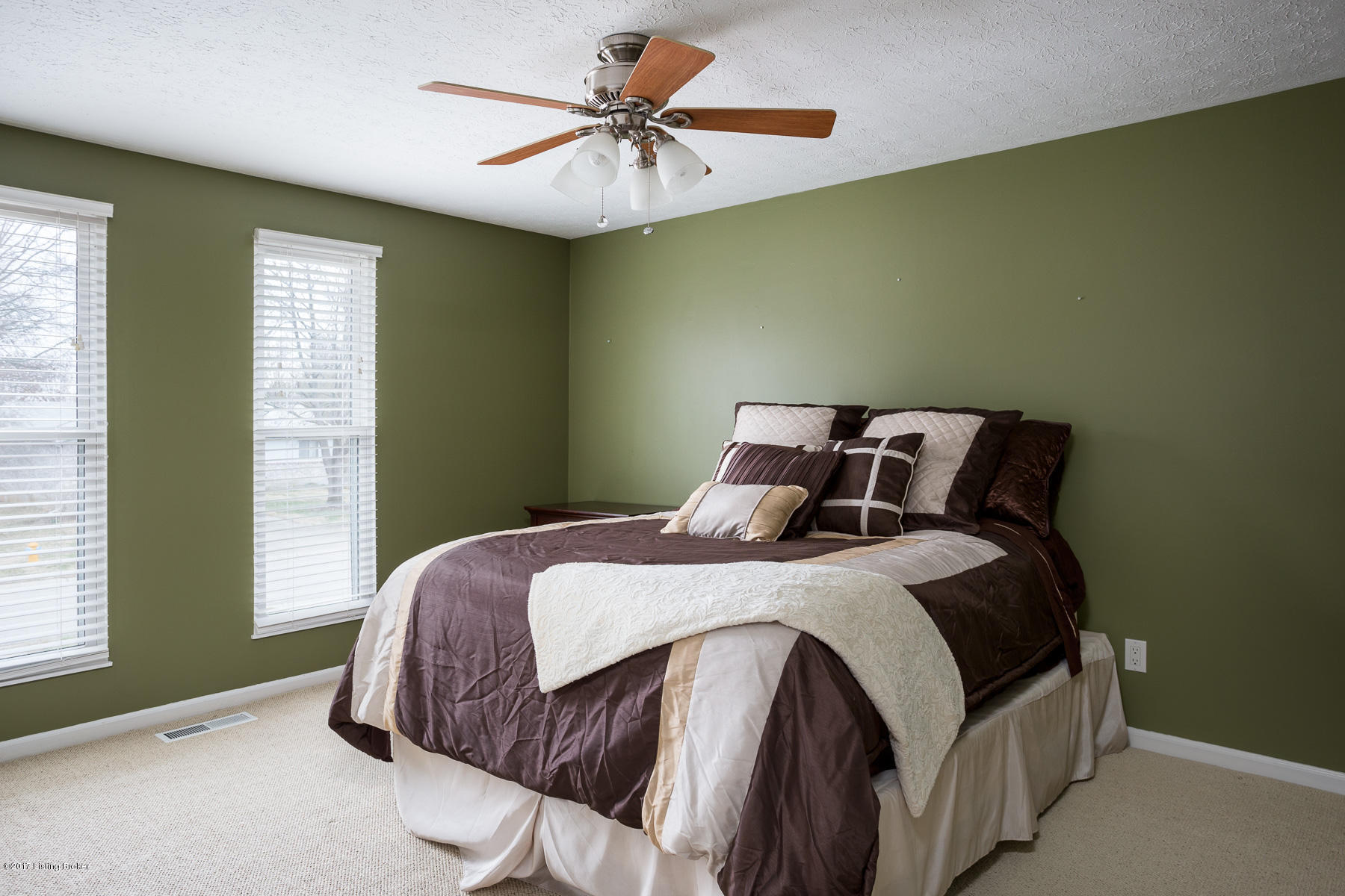 302 Hemingway Road Louisville, KY 40207 - Photo 19 of 29 Bedroom 3