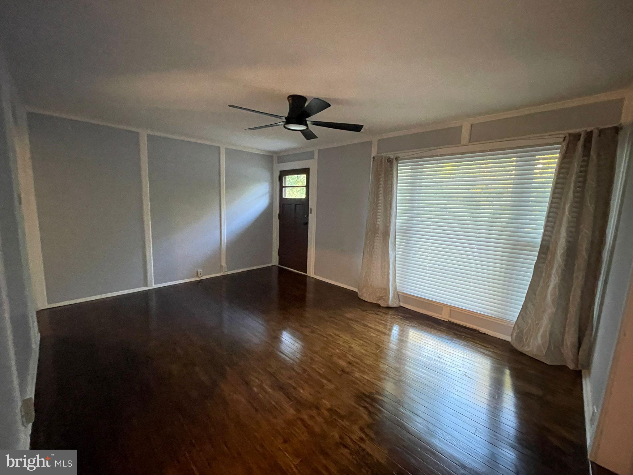 895 Lower Ferry Road Ewing, NJ 08628 - Photo 4 of 25