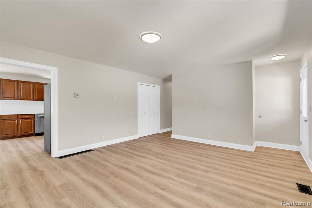 4046 State Road Fort Gratiot, MI 48059 - Photo 8 of 38
